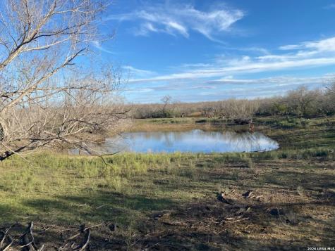 15655 Highway 140 Charlotte TX 78011