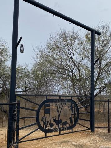 15655 Highway 140 Charlotte TX 78011