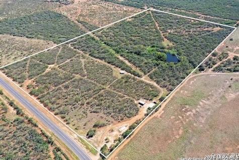 15655 Highway 140 Charlotte TX 78011