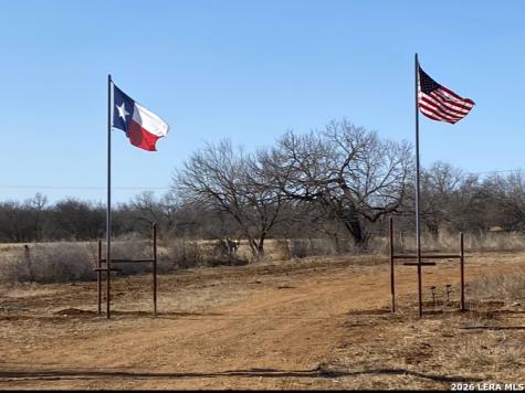 15655 Highway 140 Charlotte TX 78011