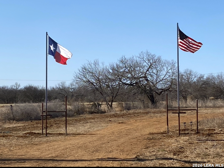 15655 Highway 140 Charlotte TX 78011