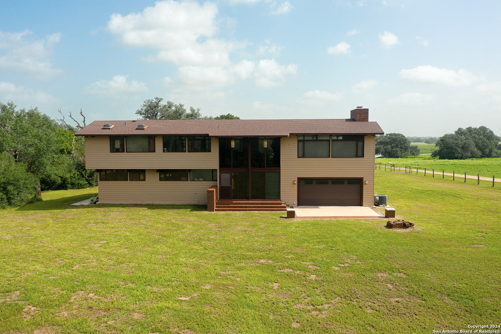 1713 Hickey Road Yoakum TX 77995
