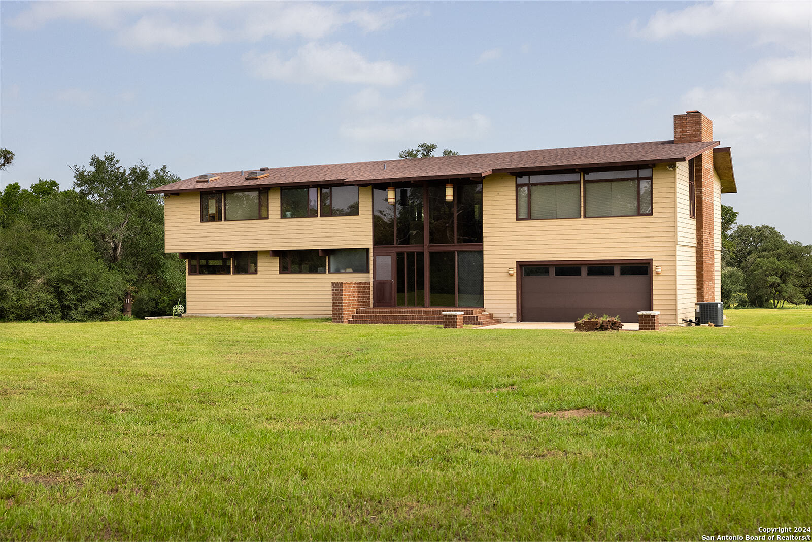 1713 Hickey Road Yoakum TX 77995