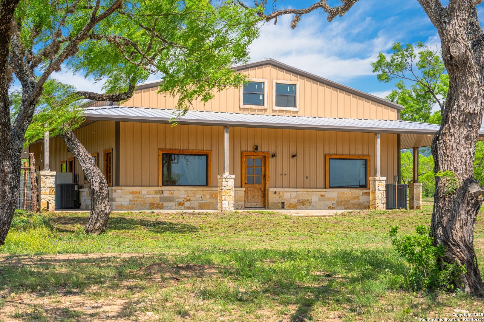 1065 B & R Utopia TX 78884