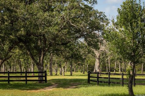 10488 State Highway 304 Harwood TX 78632