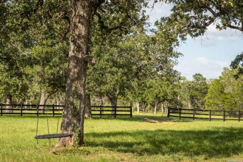 10488 State Highway 304 Harwood TX 78632