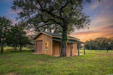 10488 State Highway 304 Harwood TX 78632