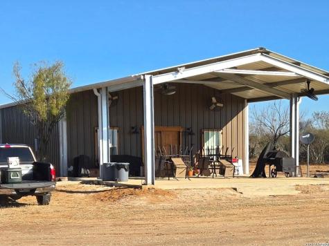 1297 Fm 1433 Carrizo Springs TX 78834