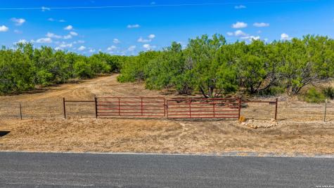 604 Cr 332 Charlotte TX 78011
