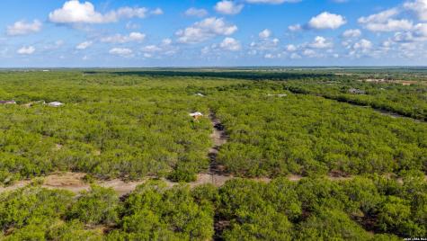 604 Cr 332 Charlotte TX 78011