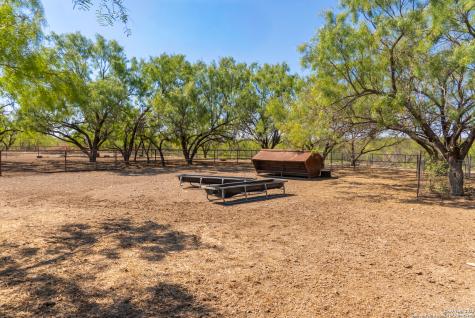 2133 Lausen Del Rio TX 78840