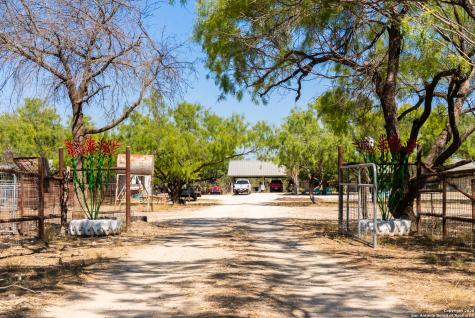 2133 Lausen Del Rio TX 78840