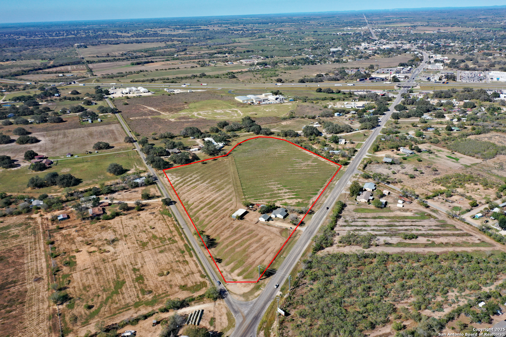461 Highway 173 S Devine TX 78016