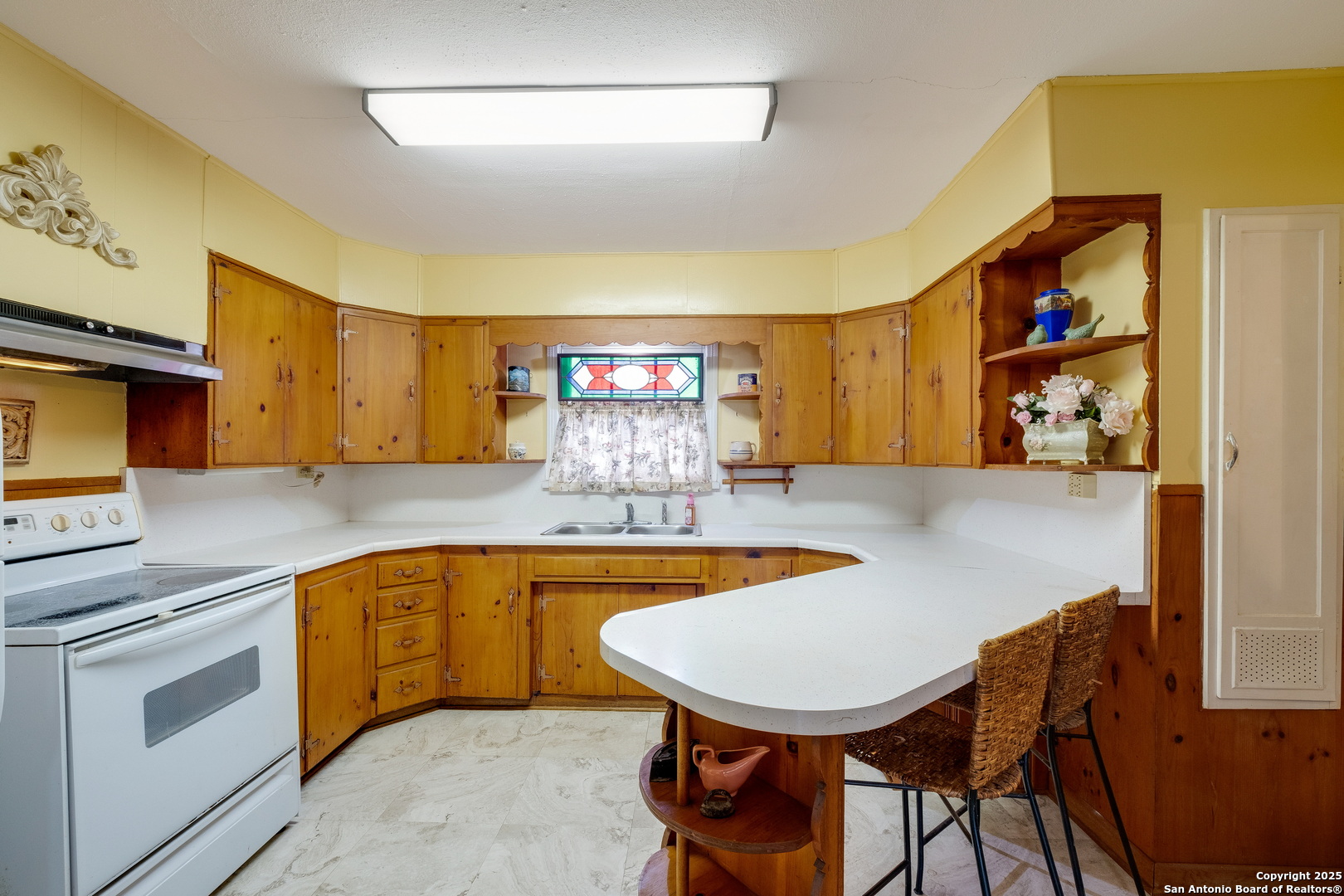 461 Highway 173 S Devine TX 78016