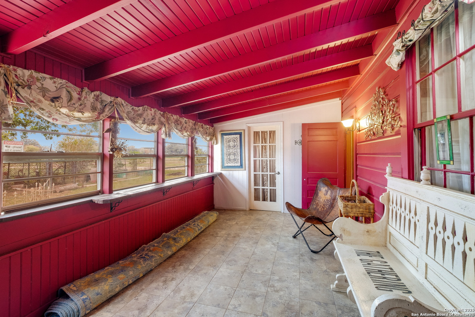 461 Highway 173 S Devine TX 78016
