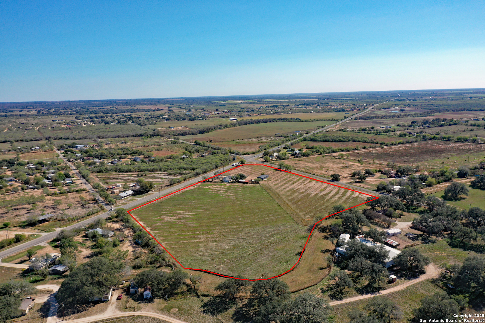461 Highway 173 S Devine TX 78016