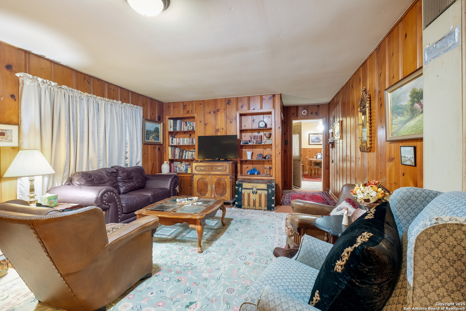 461 Highway 173 S Devine TX 78016