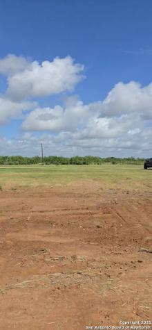 412 County Road 317 Charlotte TX 78011