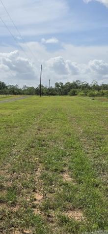 412 County Road 317 Charlotte TX 78011