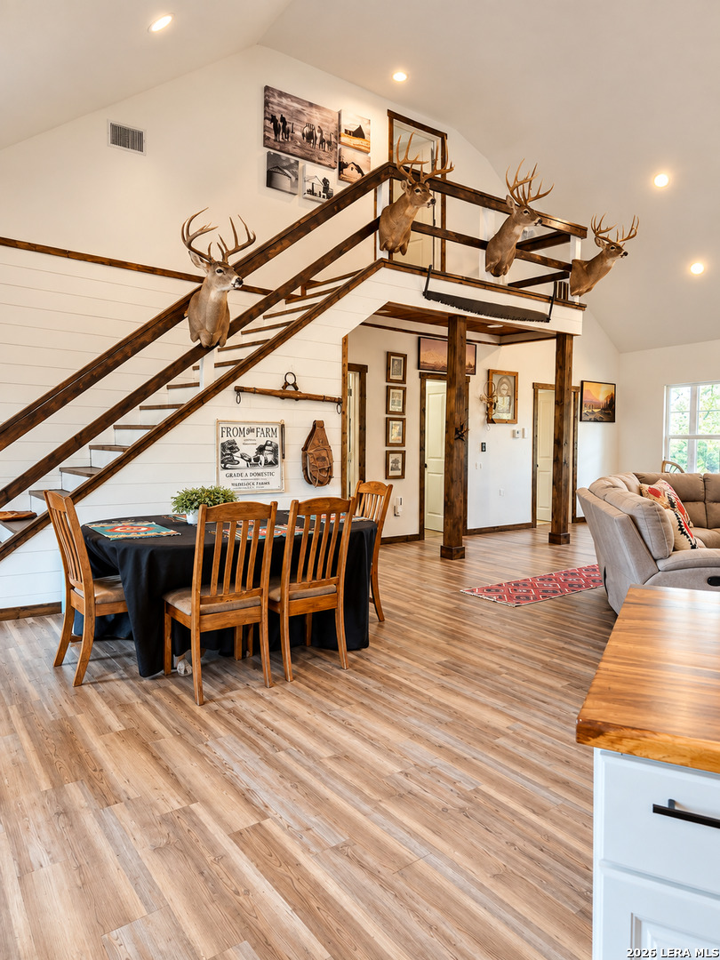 1410 W County Road 109 Leesville TX 78122