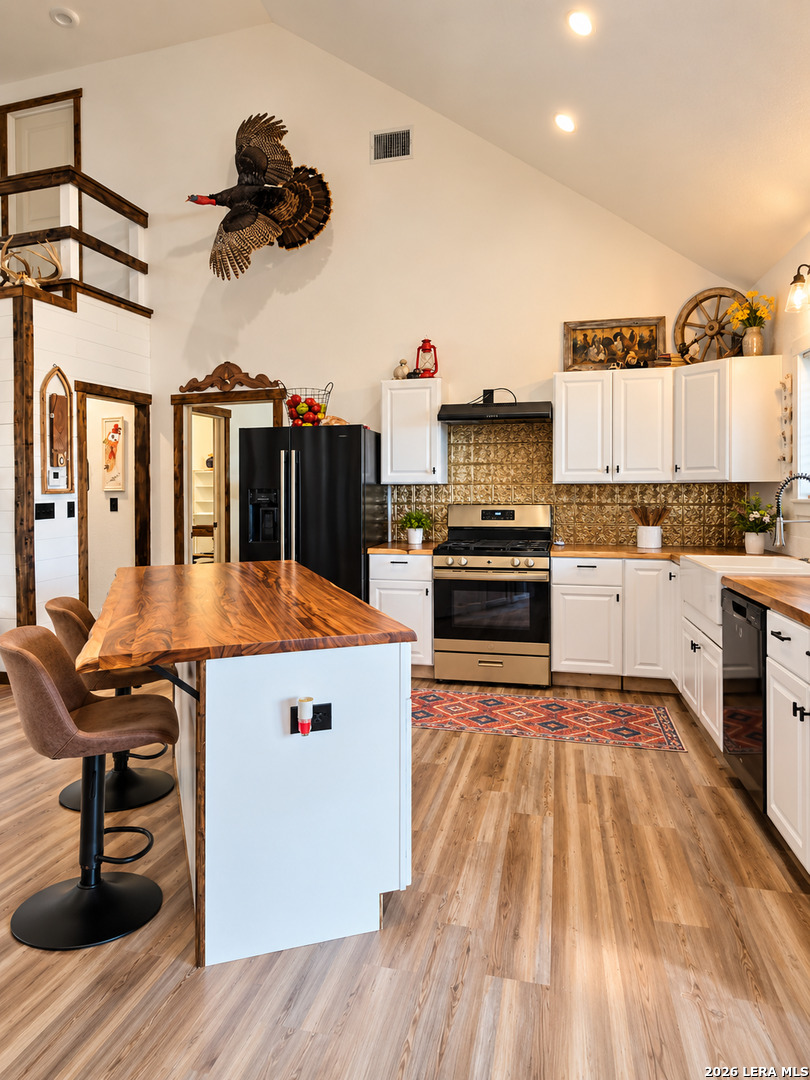 1410 W County Road 109 Leesville TX 78122
