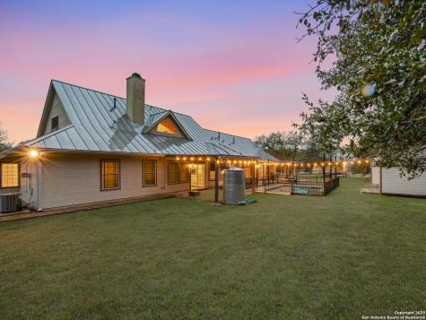 1210 Whispering Woods New Braunfels TX 78132