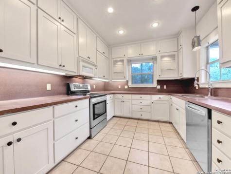1210 Whispering Woods New Braunfels TX 78132