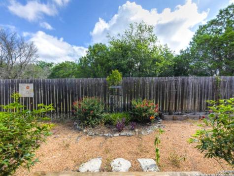 1210 Whispering Woods New Braunfels TX 78132