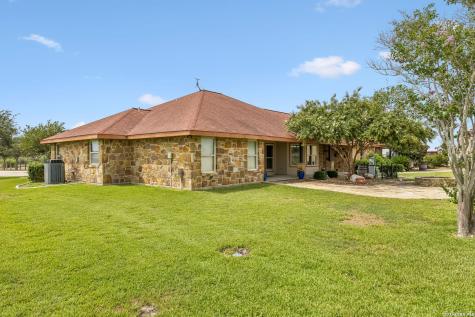 2655 Cr 233 Gillett TX 78116