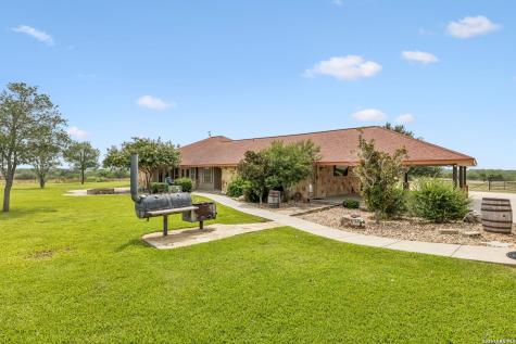 2655 Cr 233 Gillett TX 78116