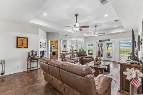 2655 Cr 233 Gillett TX 78116