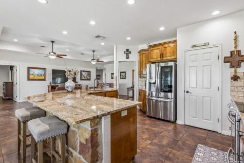 2655 Cr 233 Gillett TX 78116