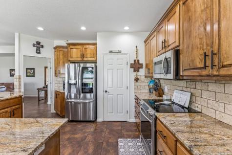 2655 Cr 233 Gillett TX 78116