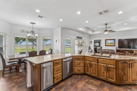 2655 Cr 233 Gillett TX 78116