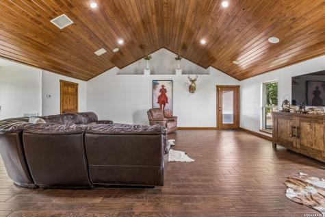 2655 Cr 233 Gillett TX 78116