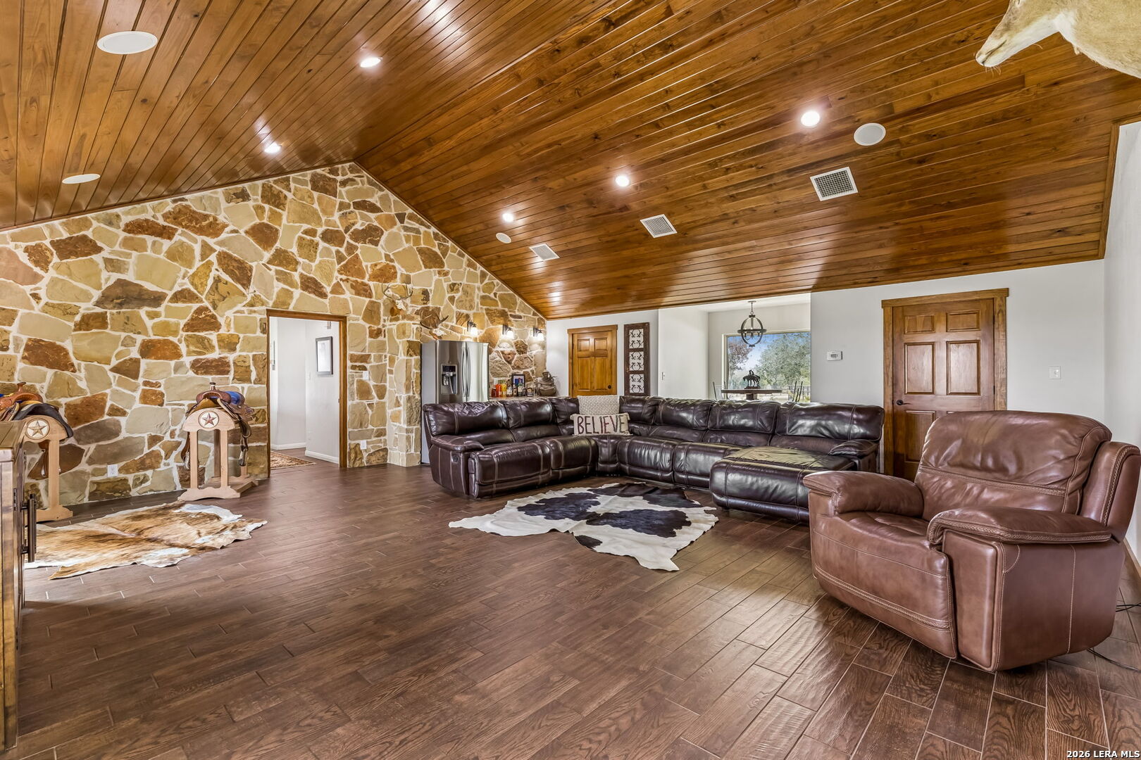 2655 Cr 233 Gillett TX 78116
