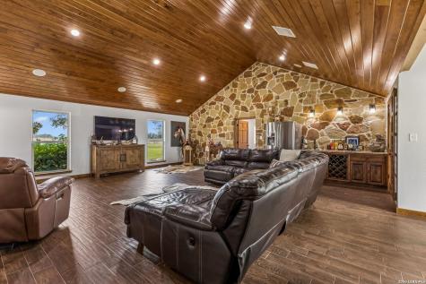 2655 Cr 233 Gillett TX 78116