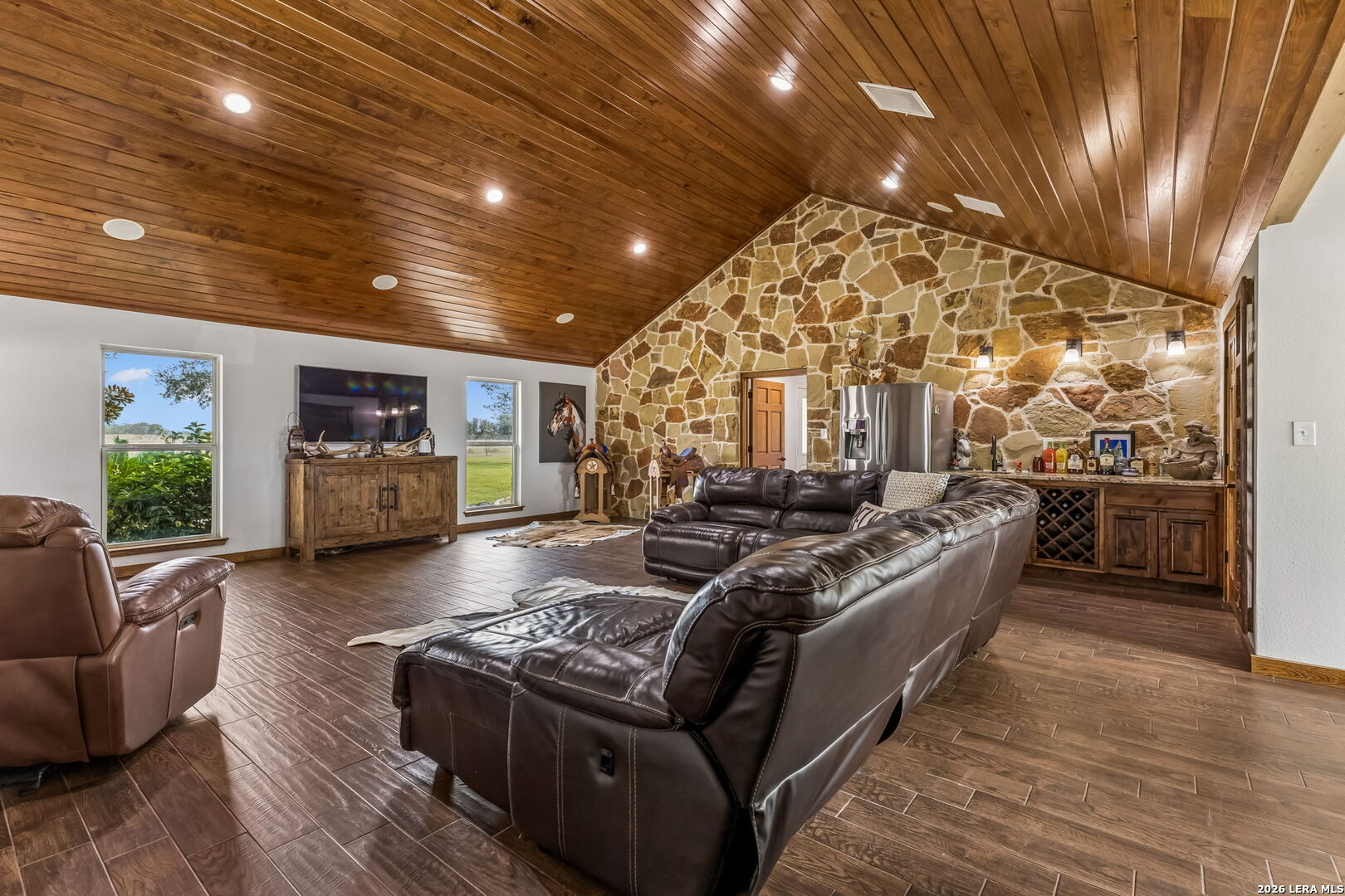 2655 Cr 233 Gillett TX 78116