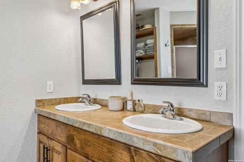 2655 Cr 233 Gillett TX 78116