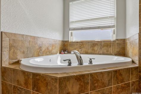 2655 Cr 233 Gillett TX 78116