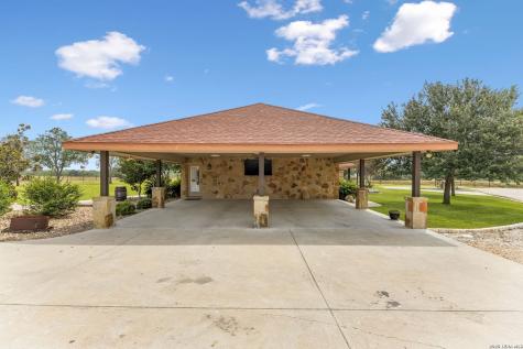 2655 Cr 233 Gillett TX 78116