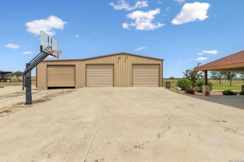 2655 Cr 233 Gillett TX 78116