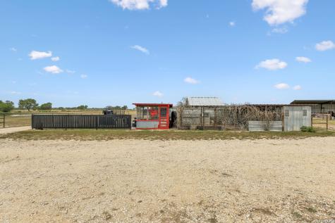 2655 Cr 233 Gillett TX 78116
