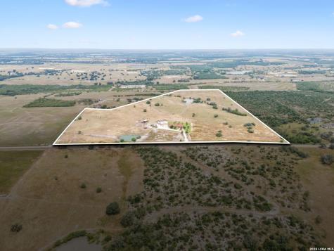 2655 Cr 233 Gillett TX 78116