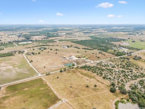 2655 Cr 233 Gillett TX 78116