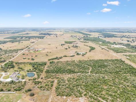 2655 Cr 233 Gillett TX 78116