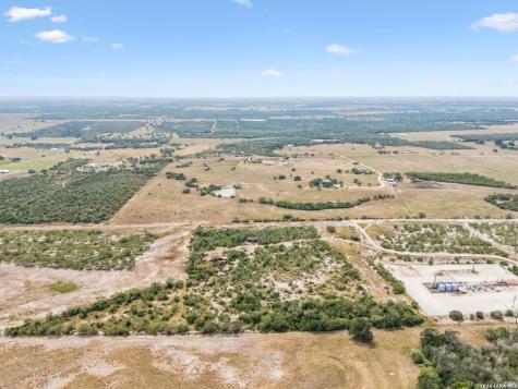 2655 Cr 233 Gillett TX 78116