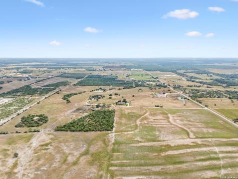 2655 Cr 233 Gillett TX 78116
