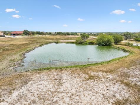 2655 Cr 233 Gillett TX 78116