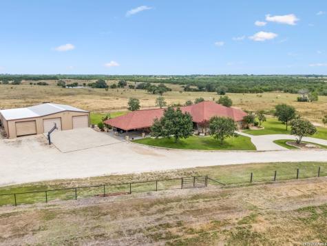 2655 Cr 233 Gillett TX 78116